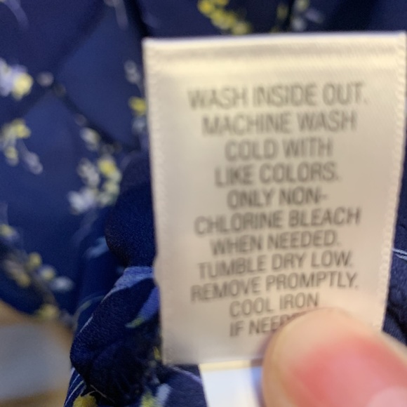 Croft & barrow blue v neck shirt sleeve top with yellow/ blue/ white flowers xxl - Picture 6 of 7